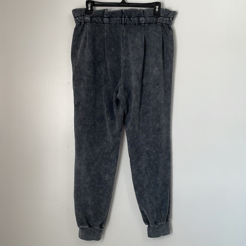 Something Navy Meghan Gray Acid Wash Paperbag Waist Joggers Size L - Picture 5 of 7